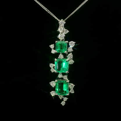 Elegant Emerald Pendant Necklace