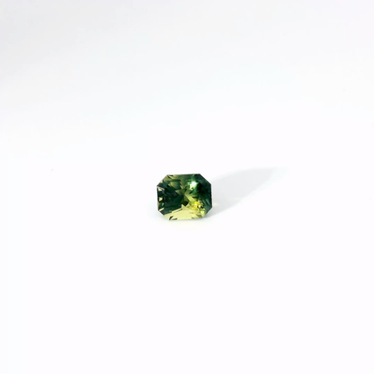 2.038卡綠色藍寶石 /  2.038ct SAPPHIRE Green Emerald Cut
