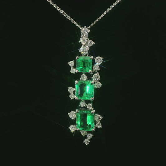 Elegant Emerald Pendant Necklace