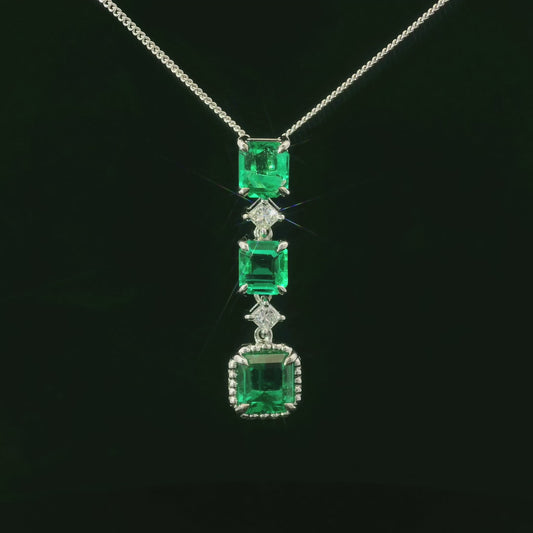 Elegant Emerald Pendant Necklace