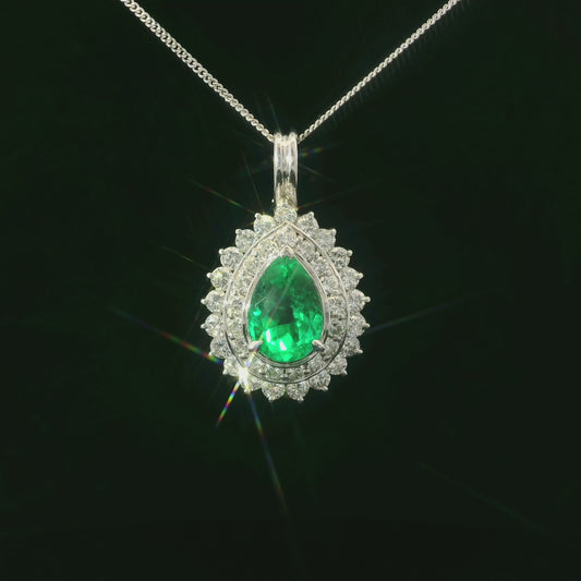 Elegant Emerald Pendant Necklace