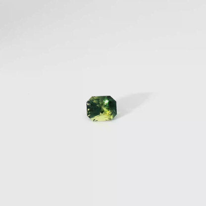 2.038卡綠色藍寶石 /  2.038ct SAPPHIRE Green Emerald Cut